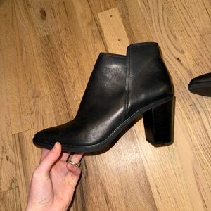 Black dolce vita heel boots